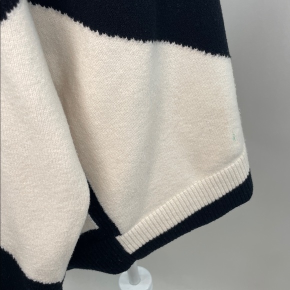 Club Monaco Intarsia Sweater in Black and Cream, XL - Picture 12 of 13